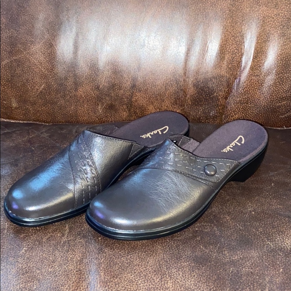 Clarks Nan leather mules